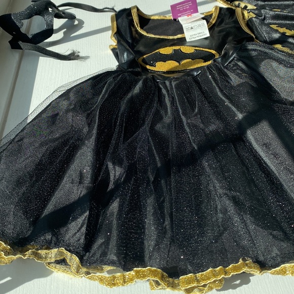 Batman costume with mask and built for the girl size extra small - Picture 4 of 7